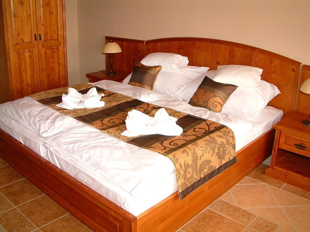 Egri Korona Borhaz Es Wellness Hotel Demjen Room photo