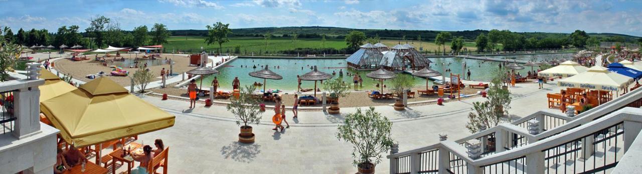 Egri Korona Borhaz Es Wellness Hotel Demjen Exterior photo