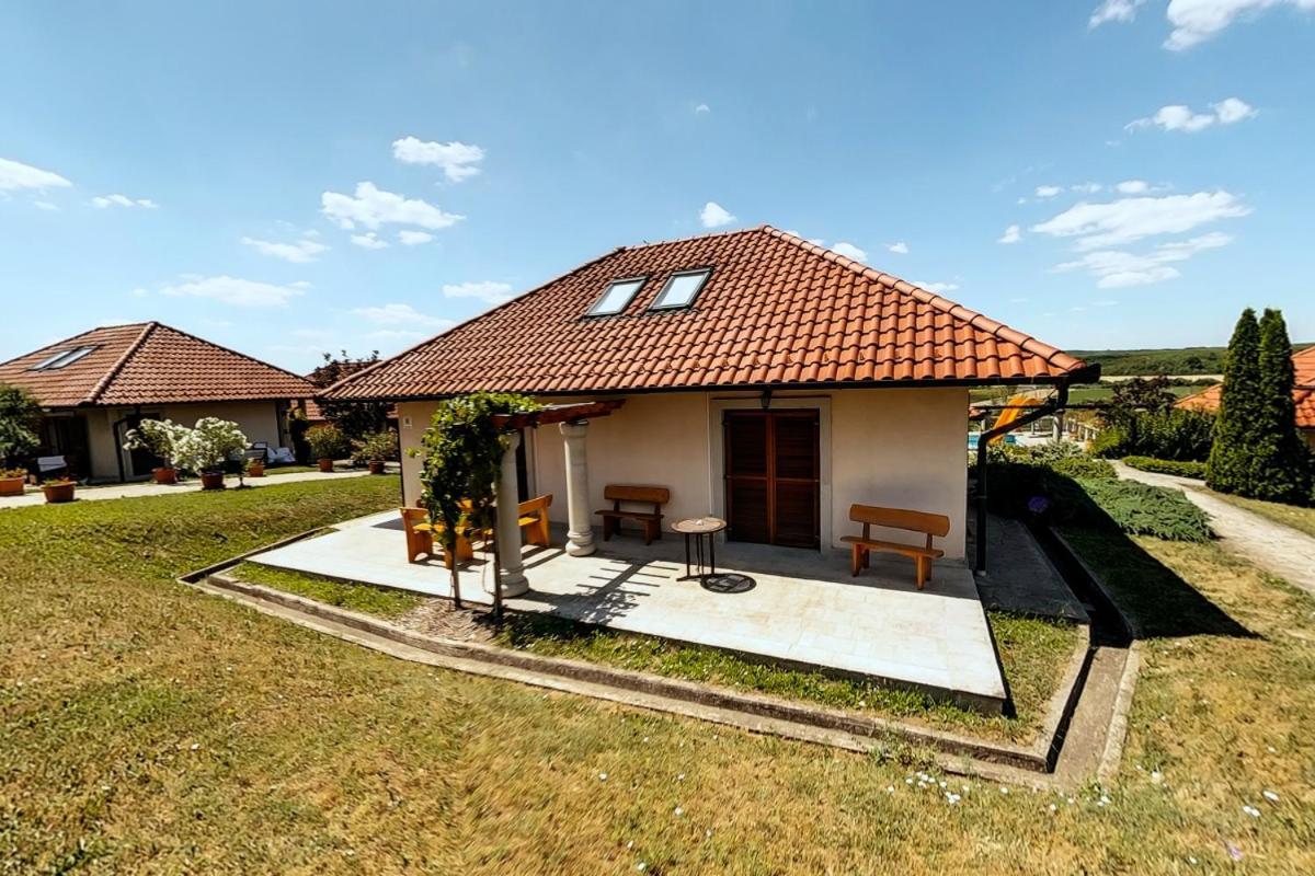 Egri Korona Borhaz Es Wellness Hotel Demjen Exterior photo