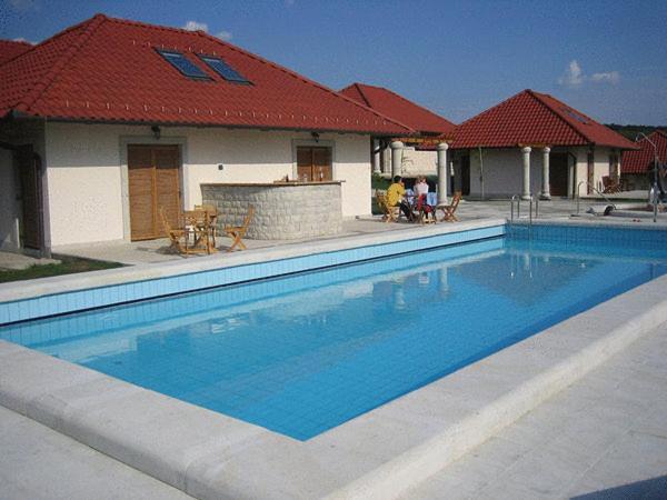 Egri Korona Borhaz Es Wellness Hotel Demjen Exterior photo
