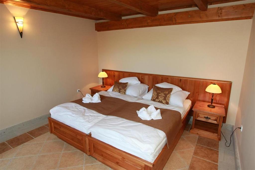 Egri Korona Borhaz Es Wellness Hotel Demjen Exterior photo