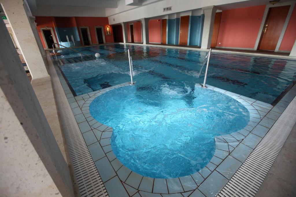 Egri Korona Borhaz Es Wellness Hotel Demjen Exterior photo